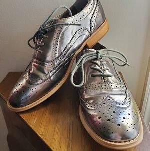Size 8.5 Wanted oxfords